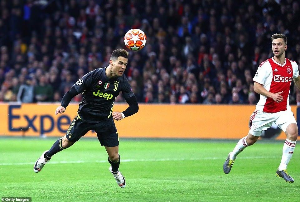 Cho Ajax nếm mùi lợi hại, Ronaldo phá siêu kỷ lục sau 12 năm chơi bóng ở Champions League