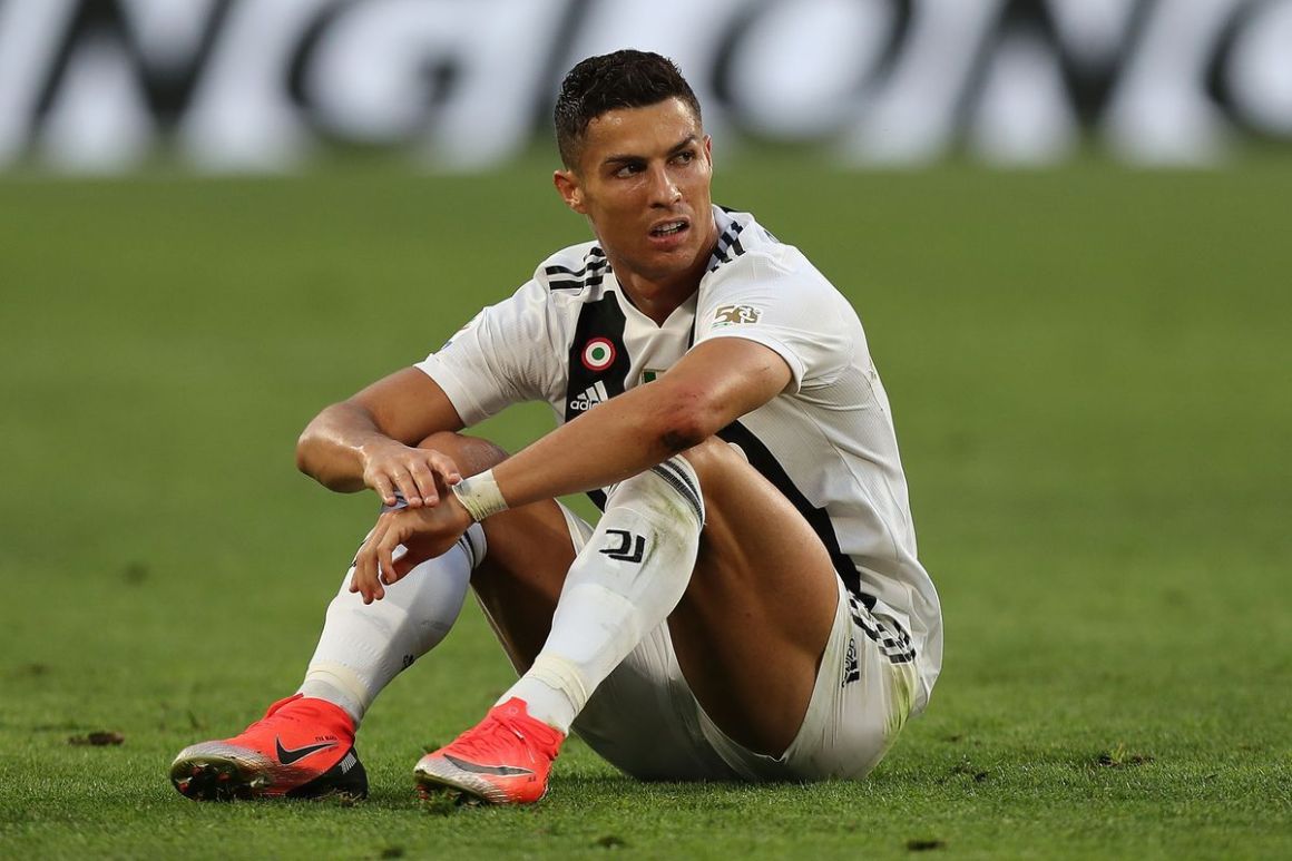 Chê đồng đội quá yếu đuối, Ronaldo bị CĐV bật ngược lại “Đồ ngạo mạn, hãy cút về MU ngay và luôn đi”