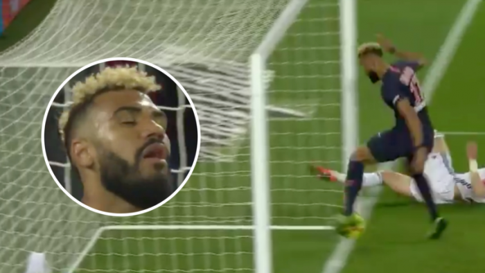 CẠN LỜI: Tiền đạo PSG phá bóng trên vạch vôi ngăn cản đồng đội ghi bàn