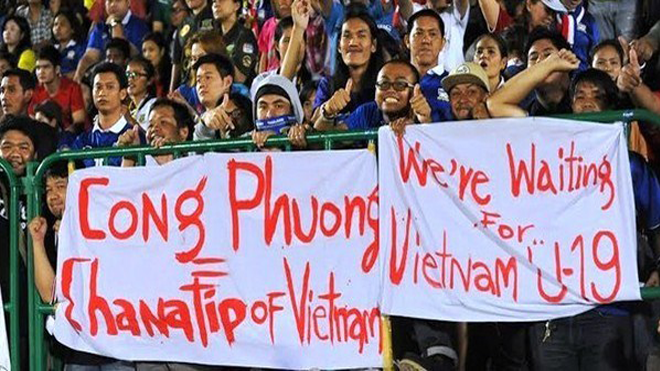 Cổ động viên Thái Lan mỉa mai, cho rằng Công Phượng chưa đủ tầm so với Chanathip