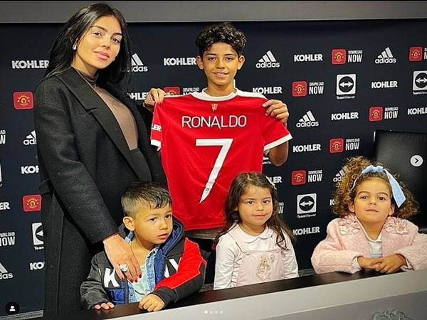 Chuyển nhượng MU 12/2: MU chiêu mộ thành công con trai Ronaldo
