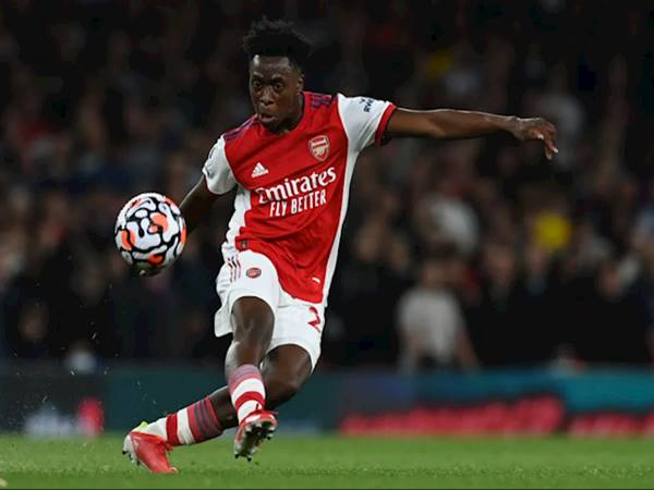 Albert Sambi Lokonga trong màu áo Arsenal