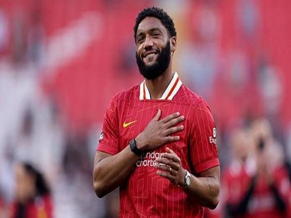 Chuyển nhượng AC Milan: Đưa Joe Gomez vào tầm ngắm
