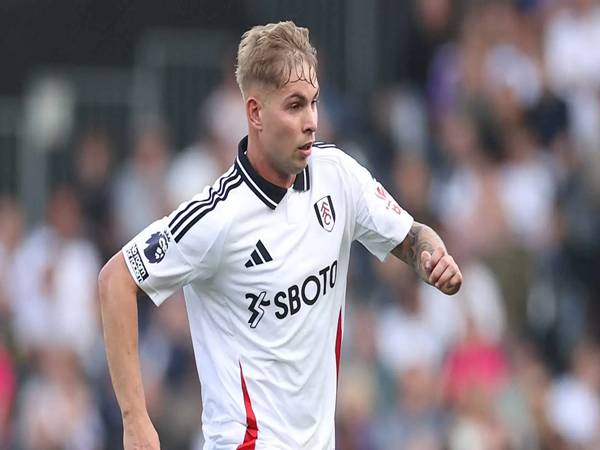 Tin Carabao Cup: Smith Rowe ghi bàn giúp Fulham đi tiếp