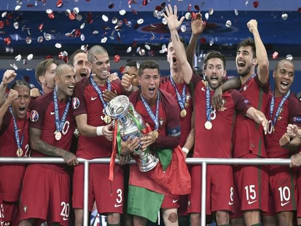 Chung kết Euro 2016 và những khoảnh khắc không thể quên