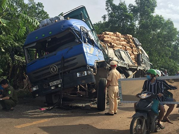 Mơ thấy xe tải bị lật là điềm gì, lưu ý cảnh báo quan trọng Mơ thấy xe tải bị lật là điềm gì, lưu ý cảnh báo quan trọng