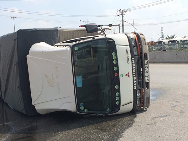 Mơ thấy xe tải bị lật là điềm gì, lưu ý cảnh báo quan trọng