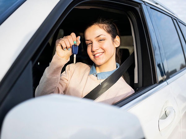 Nằm mơ thấy mình lái xe ô tô màu trắng, màu đen là điềm gì? Nằm mơ thấy mình lái xe ô tô màu trắng, màu đen là điềm gì?