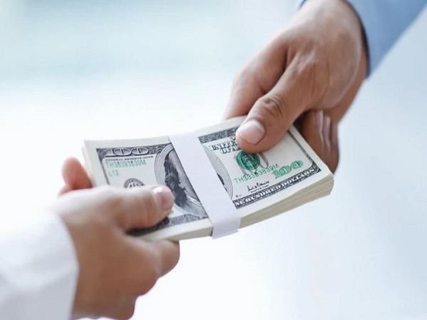 Nằm mơ thấy chồng cho tiền là tốt hay xấu, gợi ý số may